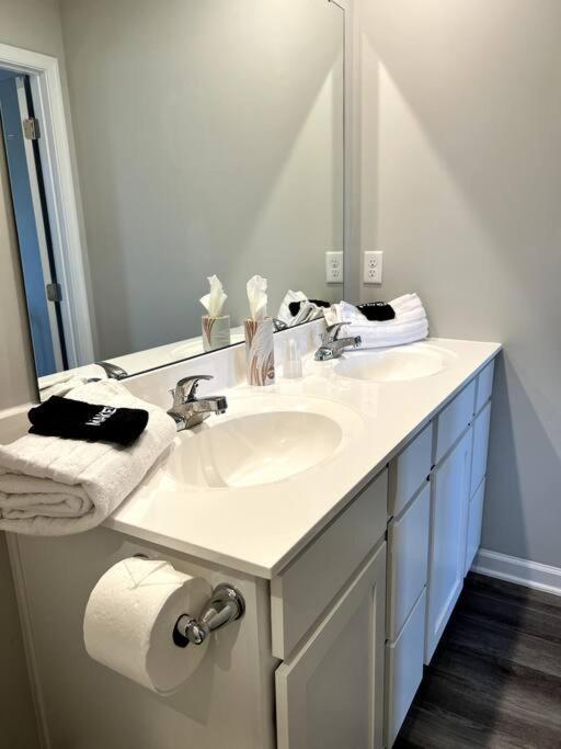 Family Friendly 4Br Home Near Ft Gregg Adams Vsu Petersburg Eksteriør bilde